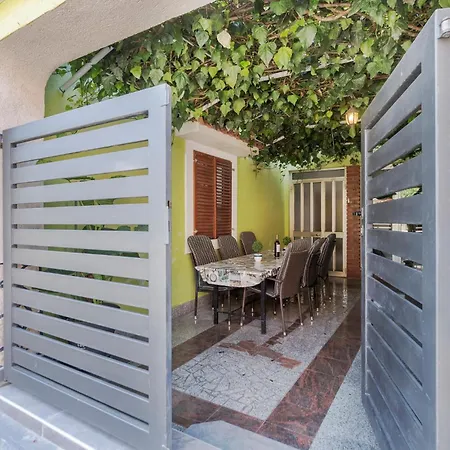 Appartement 2 Bedroom Cozy In Pula