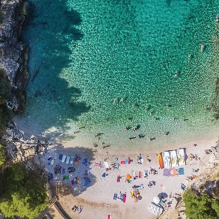 Apartment 2 Bedroom Cozy Apartment In Pula