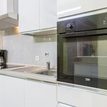 2 Bedroom Cozy In Appartamento Pola