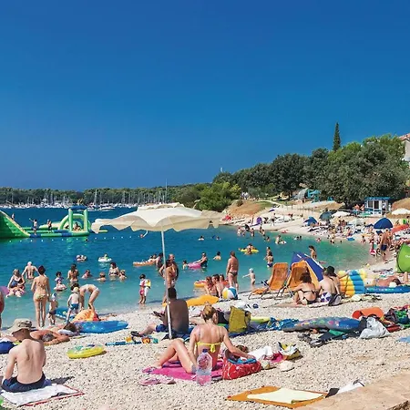 2 Bedroom Cozy Apartment In Pula Pula