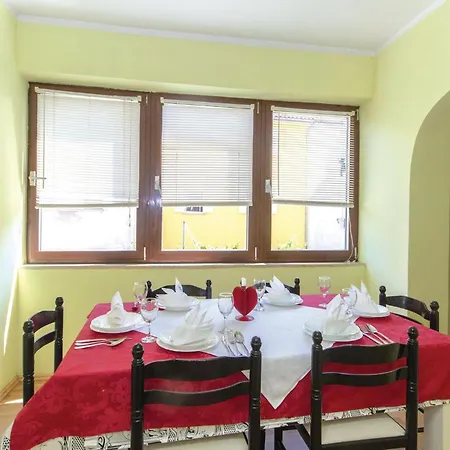2 Bedroom Cozy In Pula