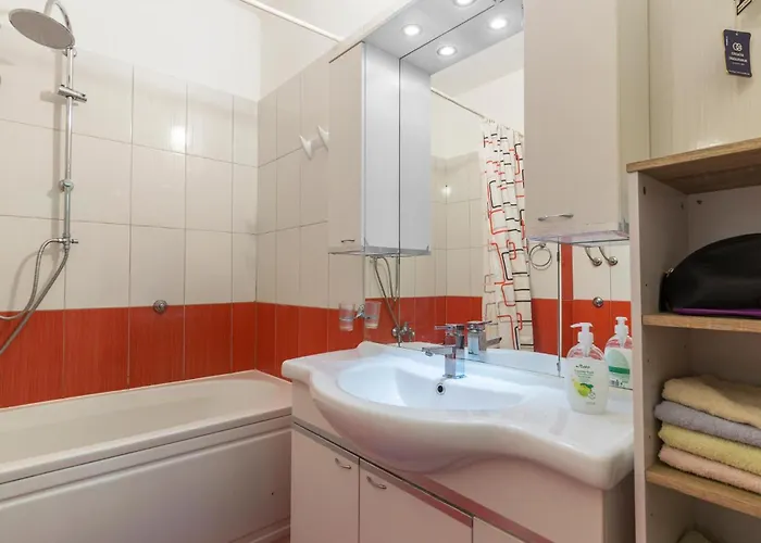 2 Bedroom Cozy In