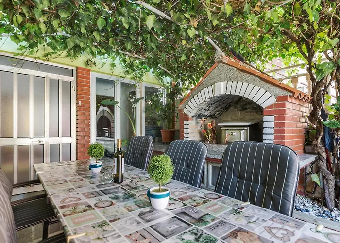 2 Bedroom Cozy In Pula