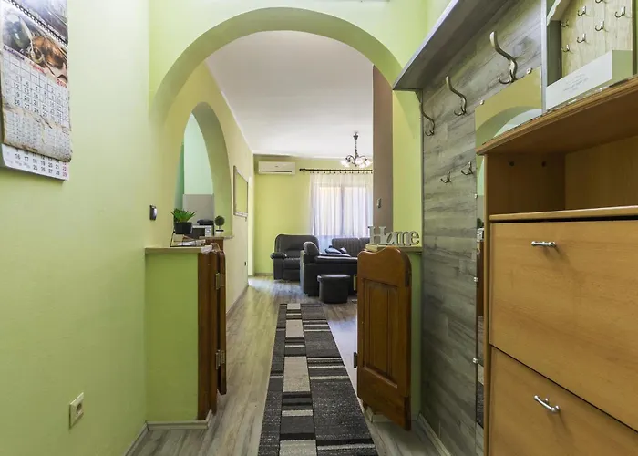 2 Bedroom Cozy In Appartement *