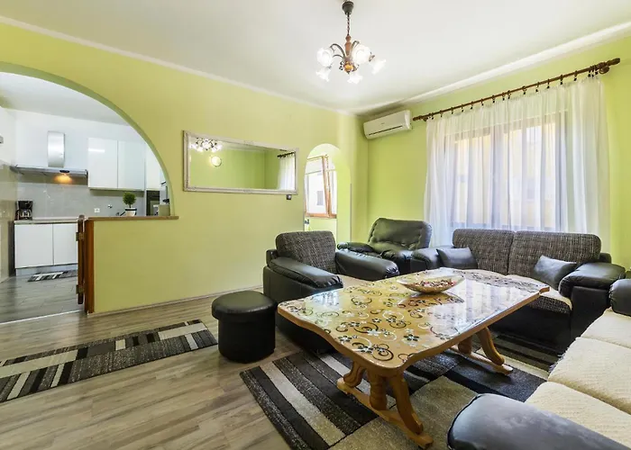 Appartement 2 Bedroom Cozy In Pula
