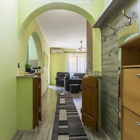 2 Bedroom Cozy Apartment In Pula Apartman *